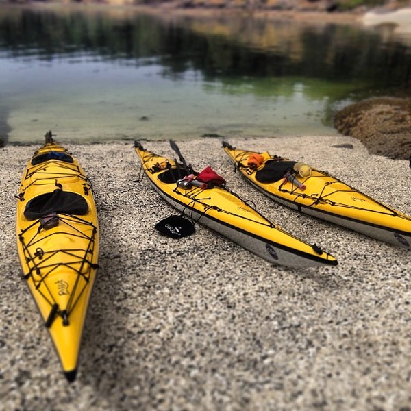 Kayaks_pulled_up_for_lunch_in_the_San_Juans