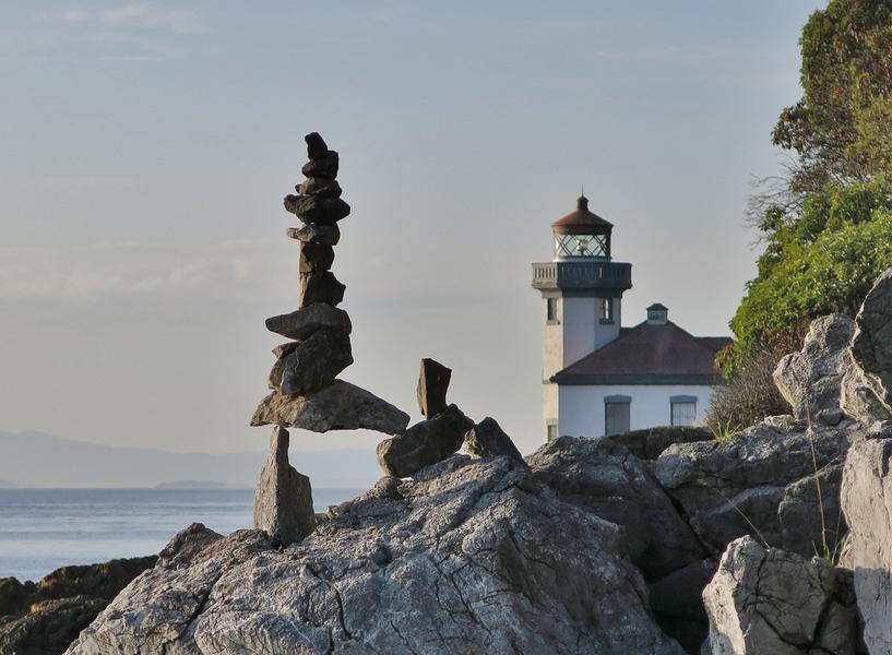 Stacked_rocks_at_Limekiln_Park