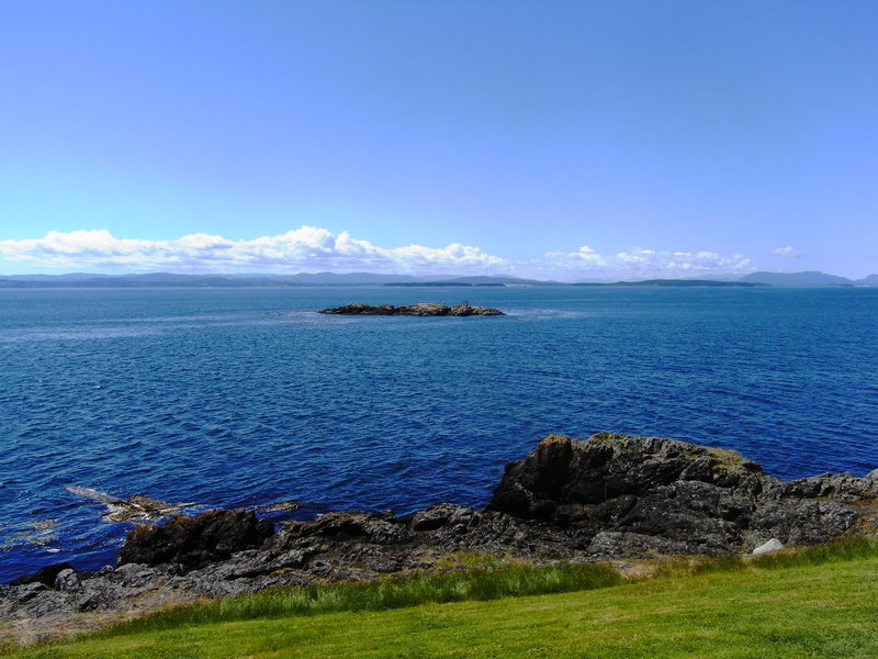 The_view_from_our_lunch_break_during_a_sea_kayaking_tour